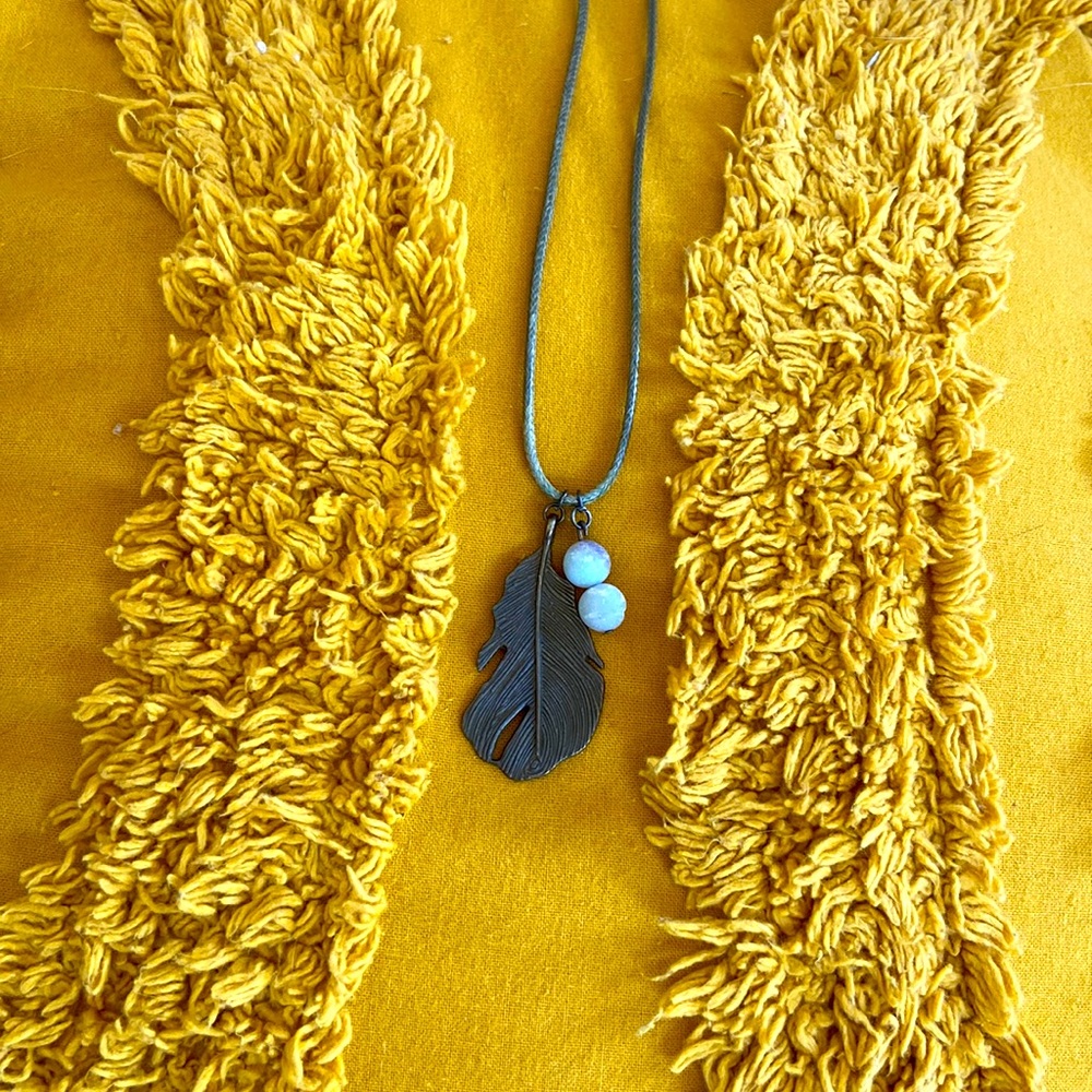 New Handmade Leather rope Earth Stone Feather necklace